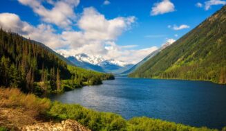 Les Stroud’s Outdoor Adventure Guide Across Canada